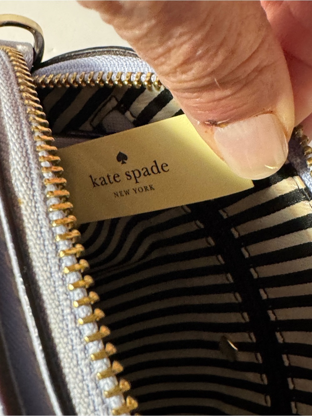 kate spade Light Lilac Dome Crossbody with Gold Tone hardware.EUC LIKE NEW - Picture 6 of 10
